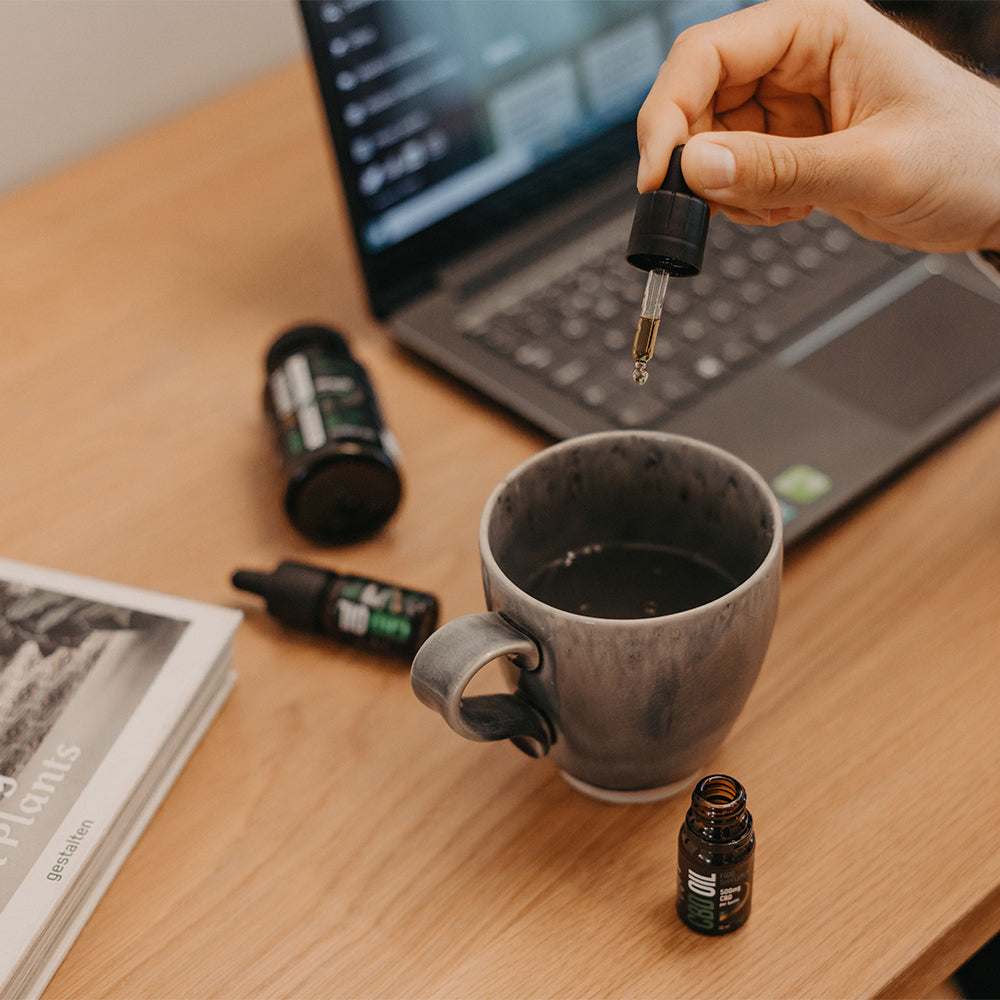 Reakiro CBD Oil 300mg in use