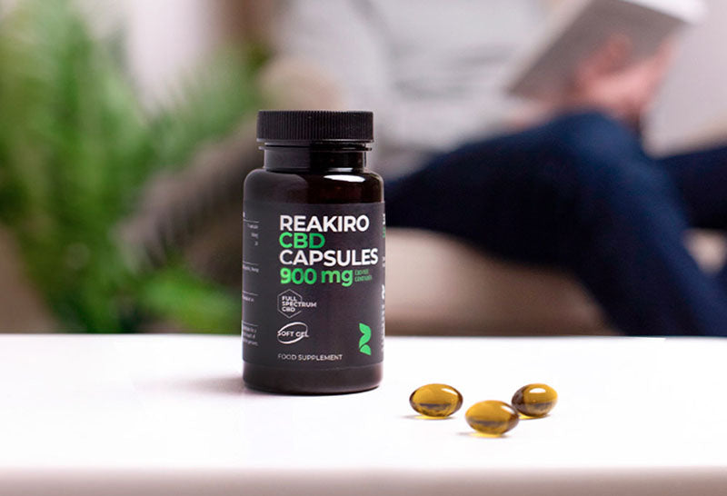 Reakiro Full Spectrum Capsules 900 mg in use